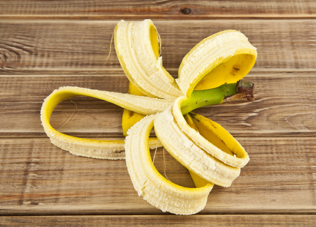 Nie wyrzucaj skórek z bananów – poznaj ich praktyczne zastosowania w domu i ogrodzie